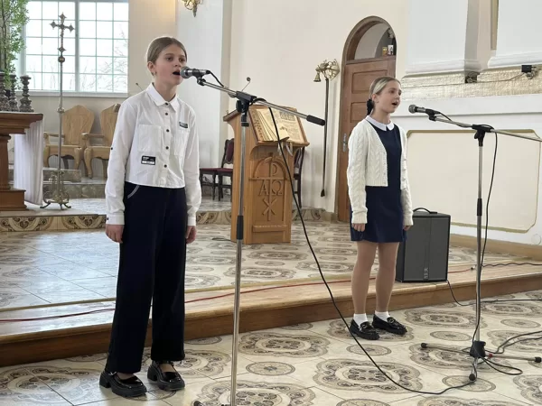 Ludzas Mūzikas pamatskolas audzēkņu un pedagogu koncerts Ludzas katoļu baznīcā.