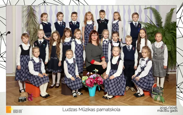 Tautas deju kolektīvs "Atvasītes" jaunākā grupa (ped. S.Stapule)