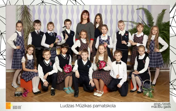 Tautas deju kolektīvs "Atvasītes" vecākā grupa (ped. S.Stapule)