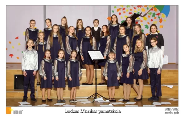 Koris "Karameles". Vadītāja Evita Podoļeca.