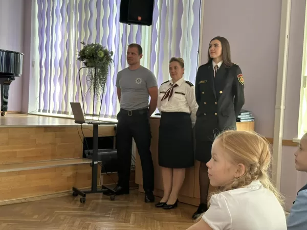 Valsts ugunsdzēsības un glābšanas dienesta darbinieku nodarbība