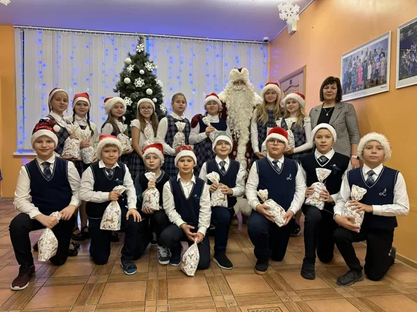 Lai priecīgi Ziemassvētki un laimīgs Jaunais gads!