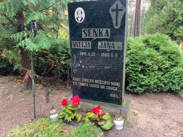 Bijušo pedagogu piemiņas vietas kapsētās